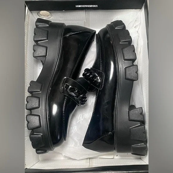 Liliana size 8.5 black lugg sole loafer with gunmetal chain - Picture 2 of 3